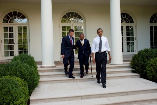 Sergeant Crowley helps Professor Gates down White House stairs