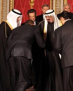 Obama bows to Saudi king